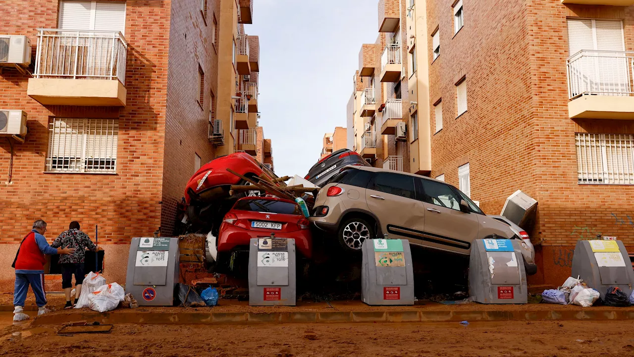 Los vecinos de Alfafar, Valencia, piden ayuda: 'No tenemos leche, agua, no tenemos acceso a nada'