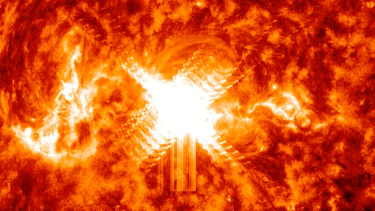 Sun erupts with X-class solar flare on Halloween, causes radio blackouts (video)