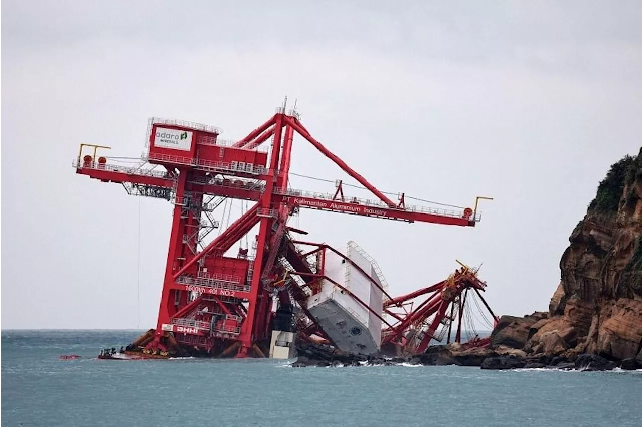 Taiwan races to remove oil from grounded Chinese ship