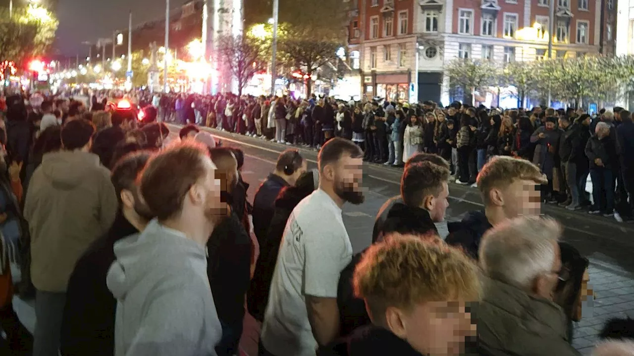 Dublin: Hunderte warten auf eine Halloween-Parade, die es nicht gibt