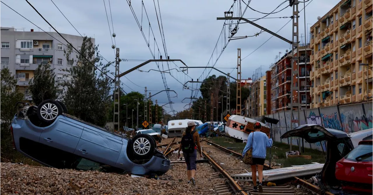 Inondations en Espagne : plus de 150 morts et « des dizaines et des dizaines » de disparus (direct)