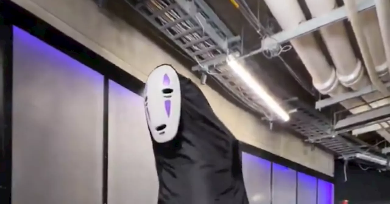 NBA : quand Victor Wembanyama débarque à son match dans un costume d’Halloween très spécial… (vidéo)