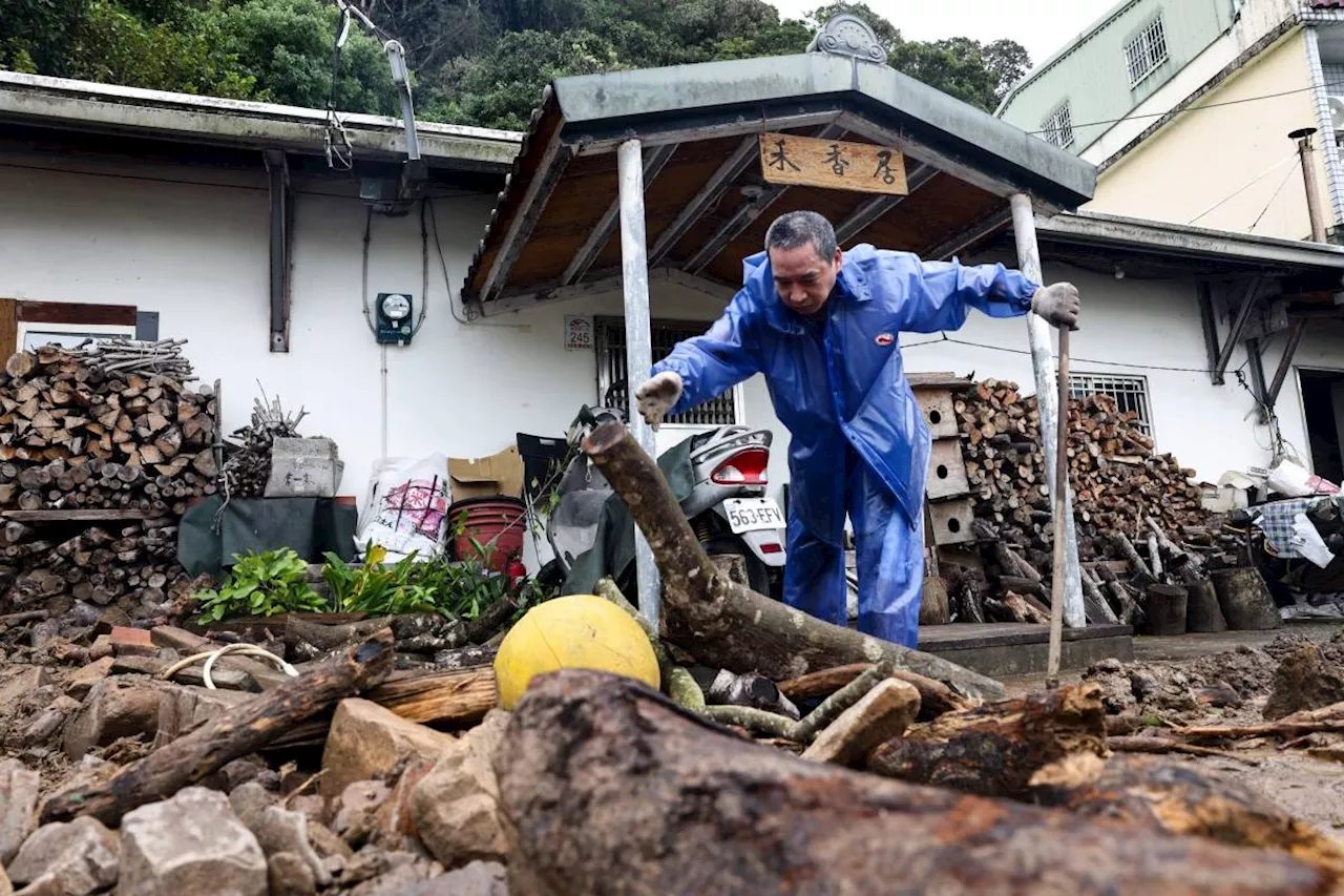 Kong-rey leaves 2 dead as Taiwan cleanup starts