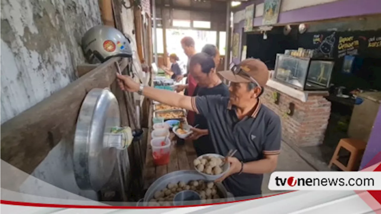 Bakso Prasmanan “Sak Warege”, Menikmati Kelezatan dan Murahnya Bakso dengan Suasana Desa yang Jadul