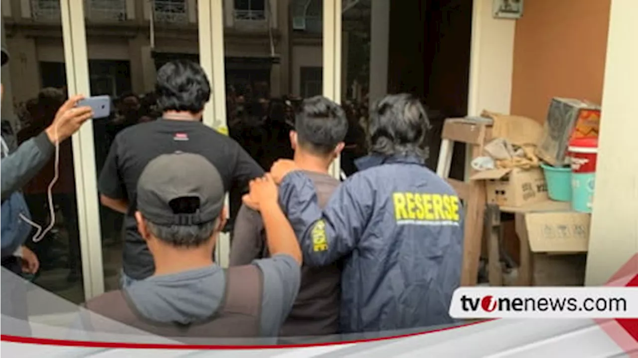 Detik-detik Polisi Geledah Kantor Judi Online di Bekasi yang Libatkan Pegewai Kementrian Komdigi