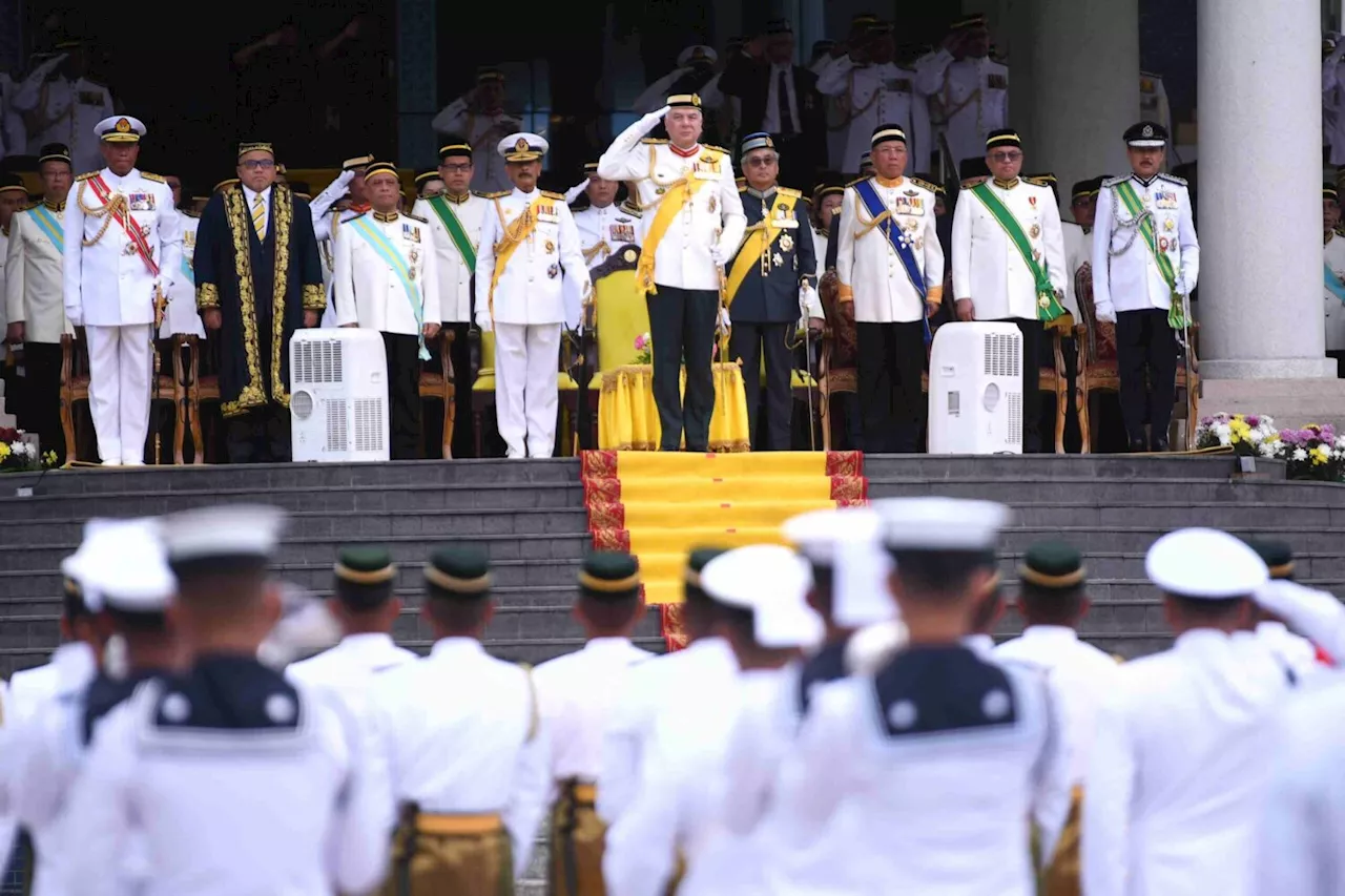 Raja ilmuwan memerintah penuh hikmah