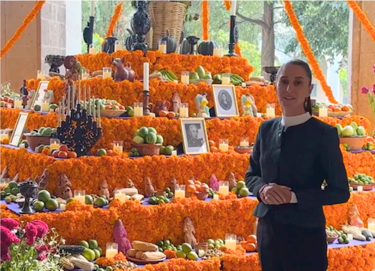 Claudia Sheinbaum dedica ofrenda de Día de Muertos a las heroínas de México en Palacio Nacional