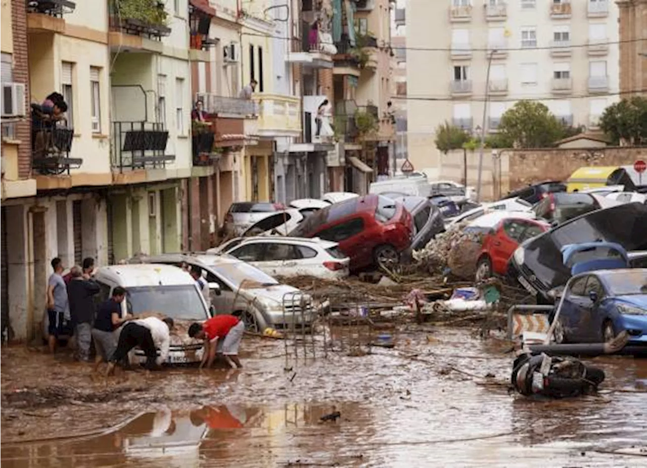 Siguen contando cuerpos en Valencia, España; ya son más de 200 fallecidos por inundaciones