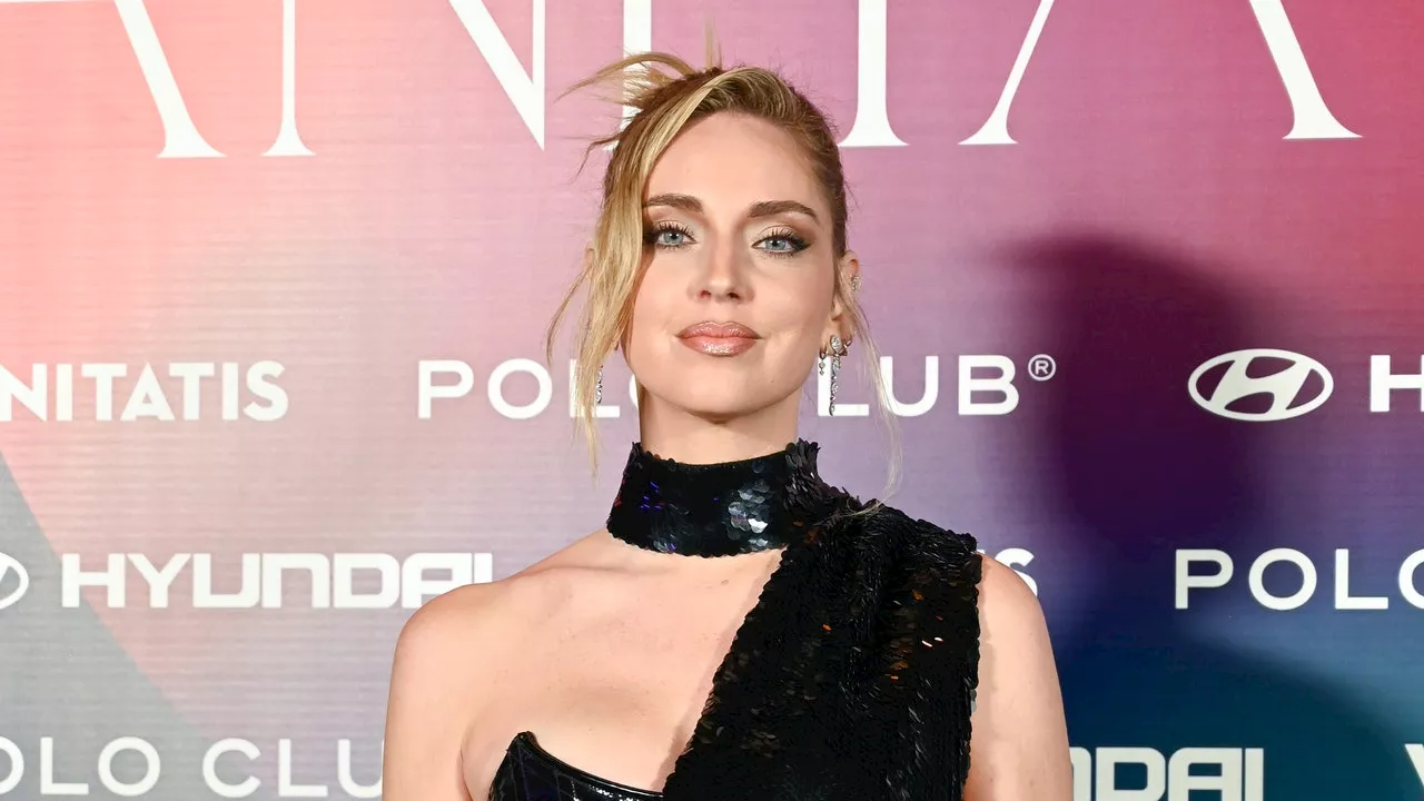 Chiara Ferragni e Giovanni Tronchetti Provera abbracciati a una festa di Halloween