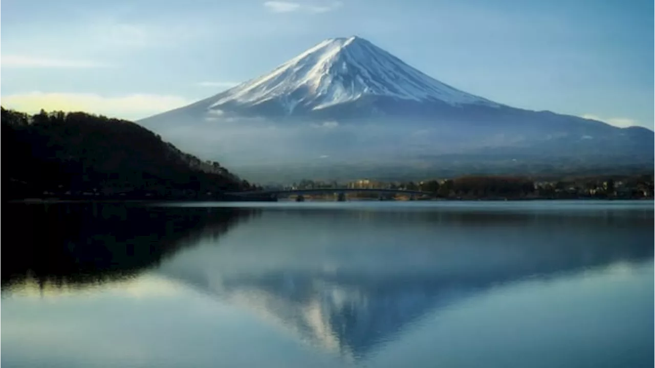 Gunung Fuji Cetak Rekor Tidak Muncul Salju Terlama dalam Sejarah