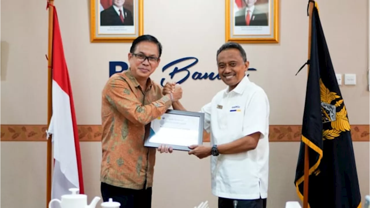 Perusahaan Tekstil Ini Beri Penghargaan untuk Kanwil Bea Cukai Banten