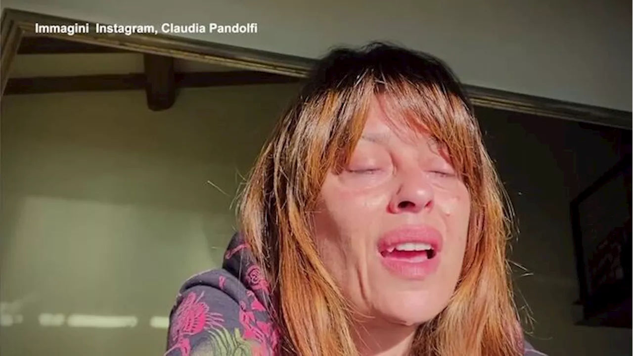 Claudia Pandolfi in lacrime per le vittime di bullismo