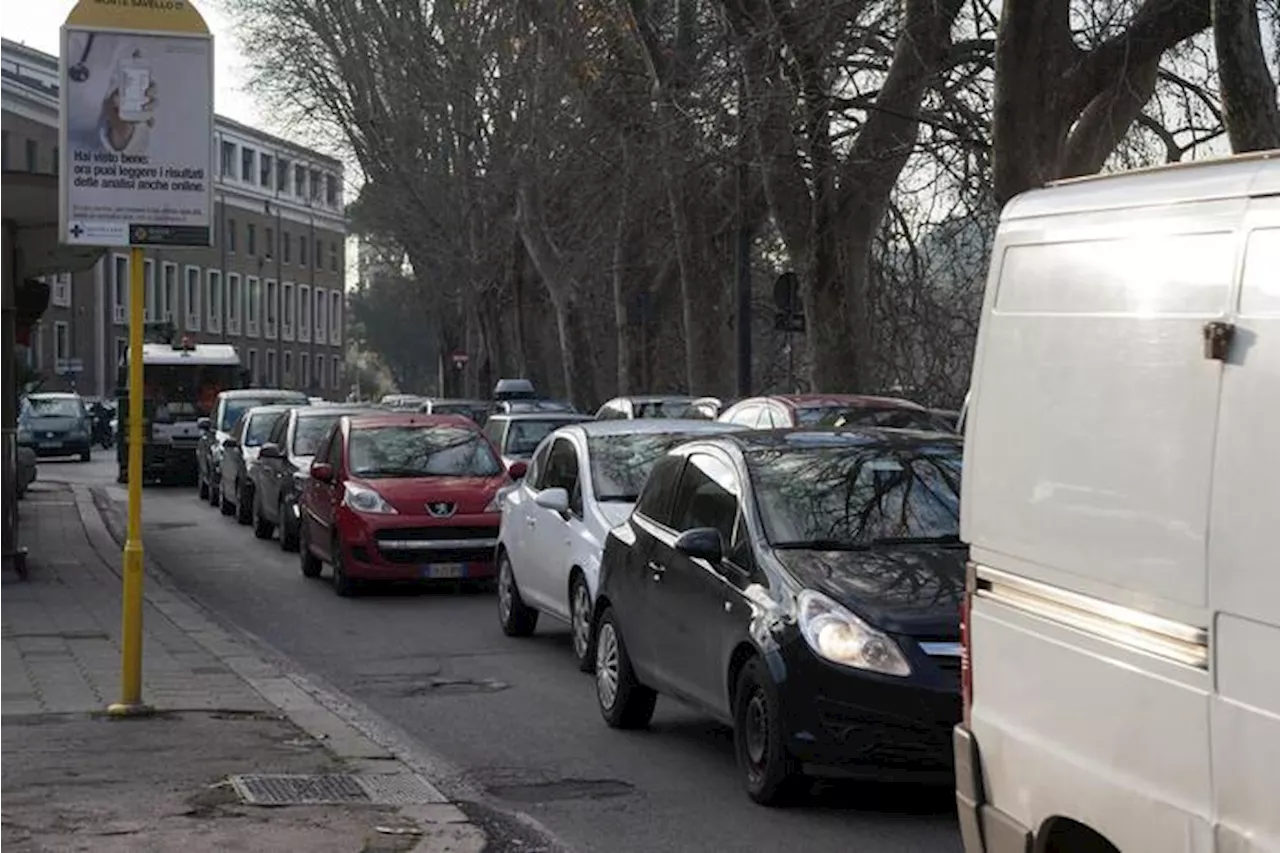 Codacons, 'in 2 anni stangata da 2 miliardi su Rc auto'