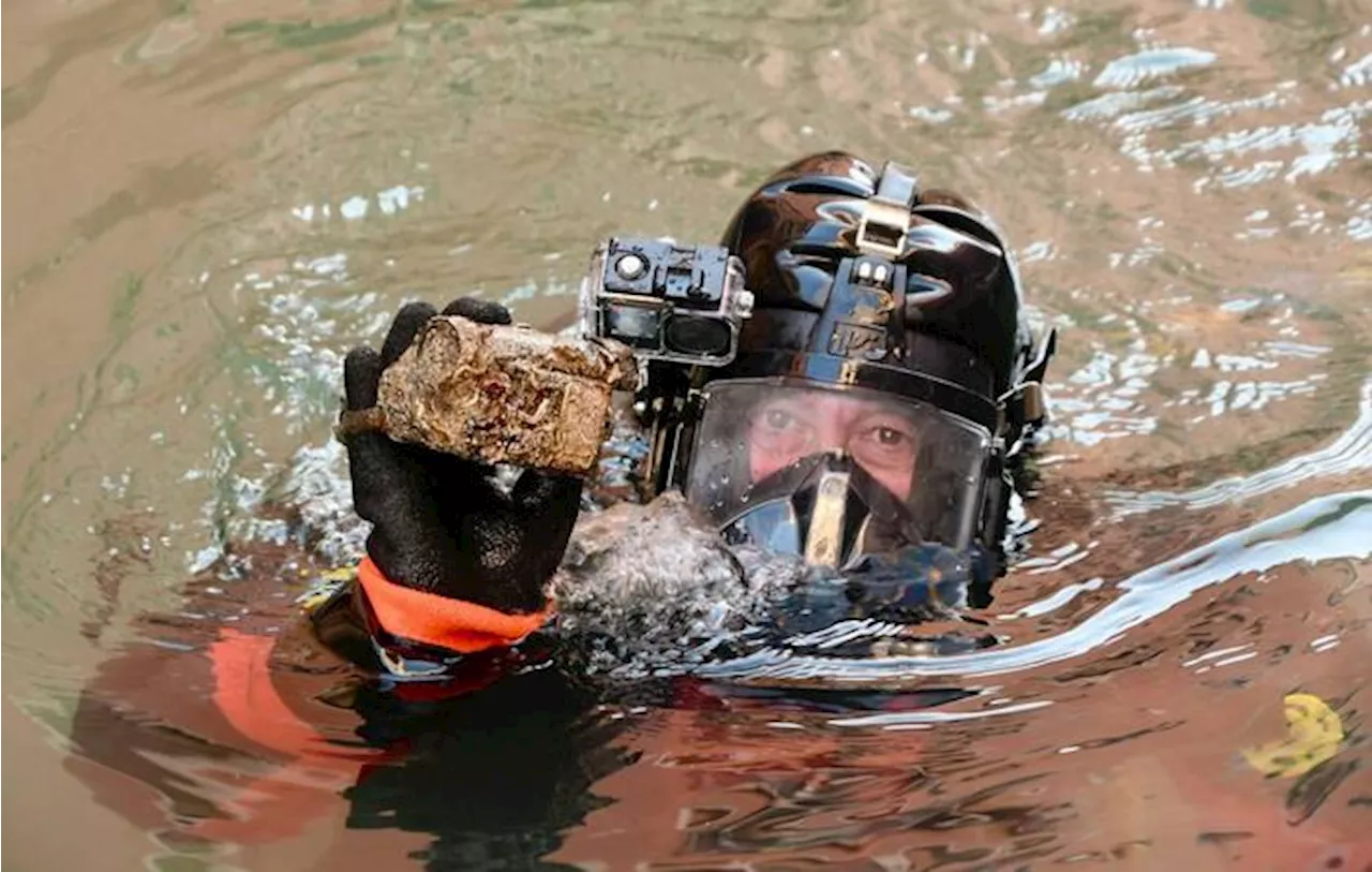 Venezia, tornano gondolieri sub e raccolgono quintali di rifiuti