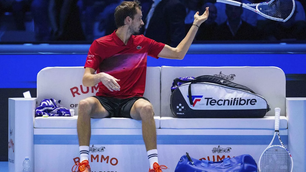 Fritz frustrates Medvedev and the Russian loses his temper at the ATP Finals