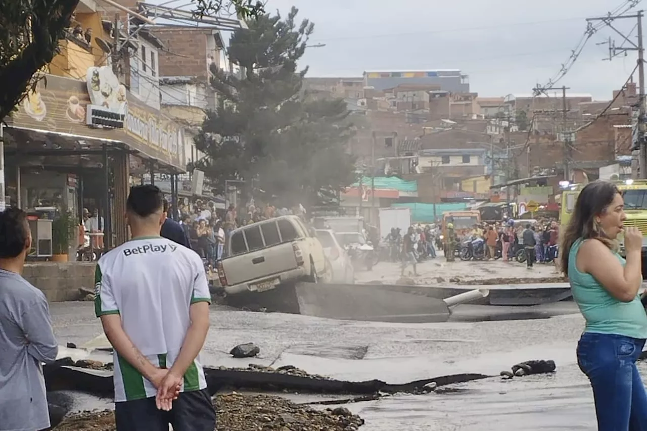 Fuga en acueducto causó graves inundaciones en Santa Cruz, nororiente de Medellín