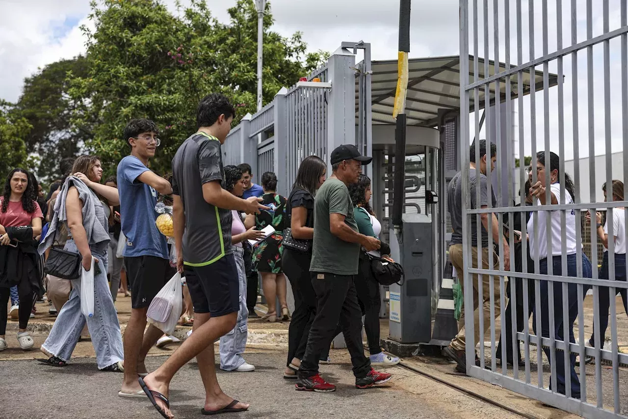 Estudantes Fazem Segundo Dia Do Enem 2024 Neste Domingo; Saiba Mais ...