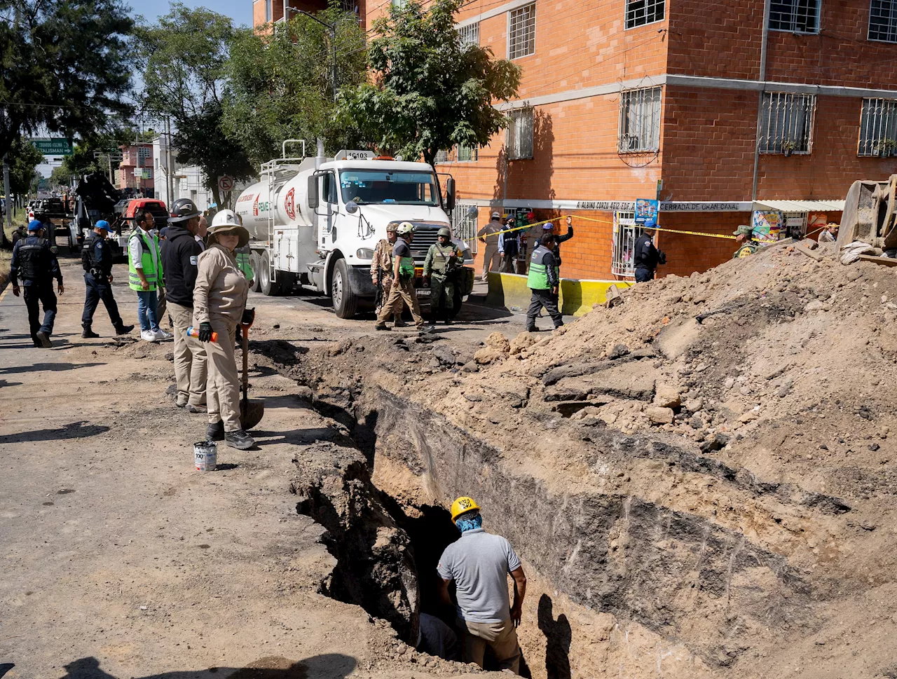 Desactivan toma clandestina de huachicol en colonia Gertrudis Sánchez; aseguran que no hay riesgo para la población