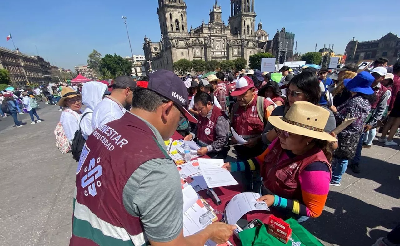 Entregan apoyo económico a universitarios; 20 mil estudiantes recibirán estímulos para transporte