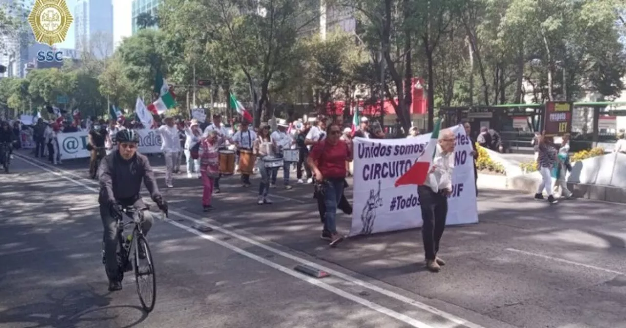 Marchan trabajadores del Poder Judicial en CDMX; morenistas celebran reforma