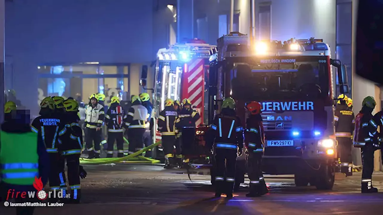 Oö: Paletten-Freilager in Kremsmünster in Brand geraten → sechs Feuerwehren im Einsatz