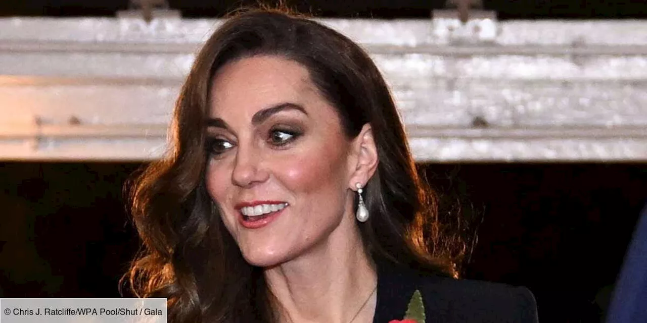 – Kate Middleton présente au Festival du Souvenir : un détail saute aux yeux, et il est extrêmement...