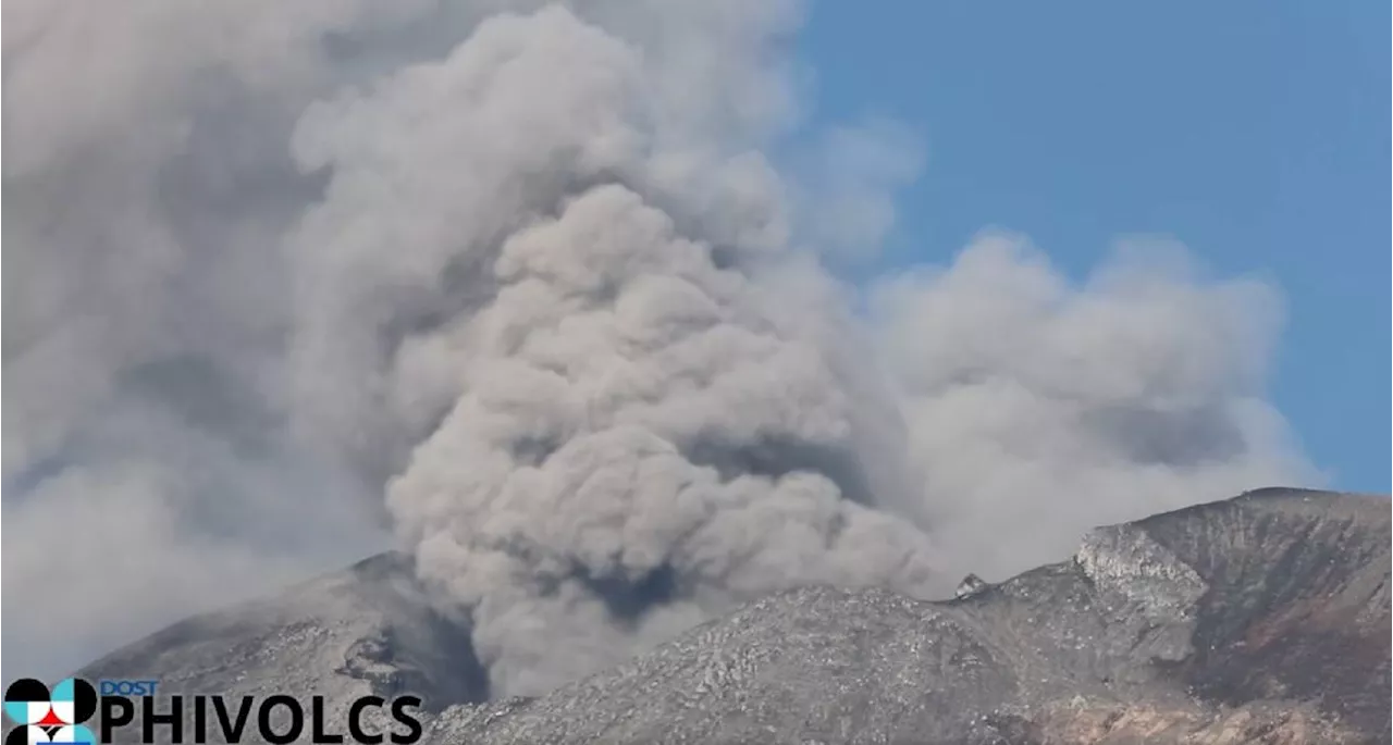 Kanlaon Volcano emits 1,000-meter tall plume