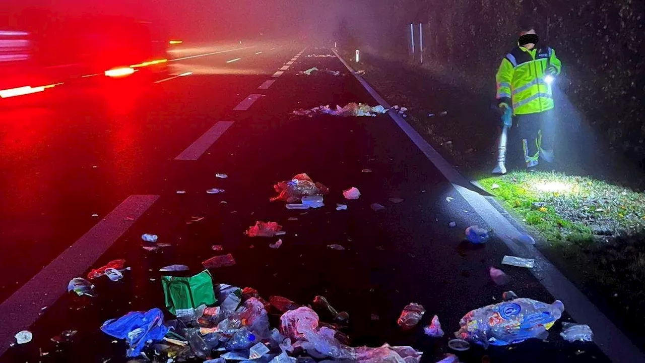 Polizei sucht nach Zeugen - Unbekannter wirft 720 Liter Hausmüll auf Phyrn Autobahn