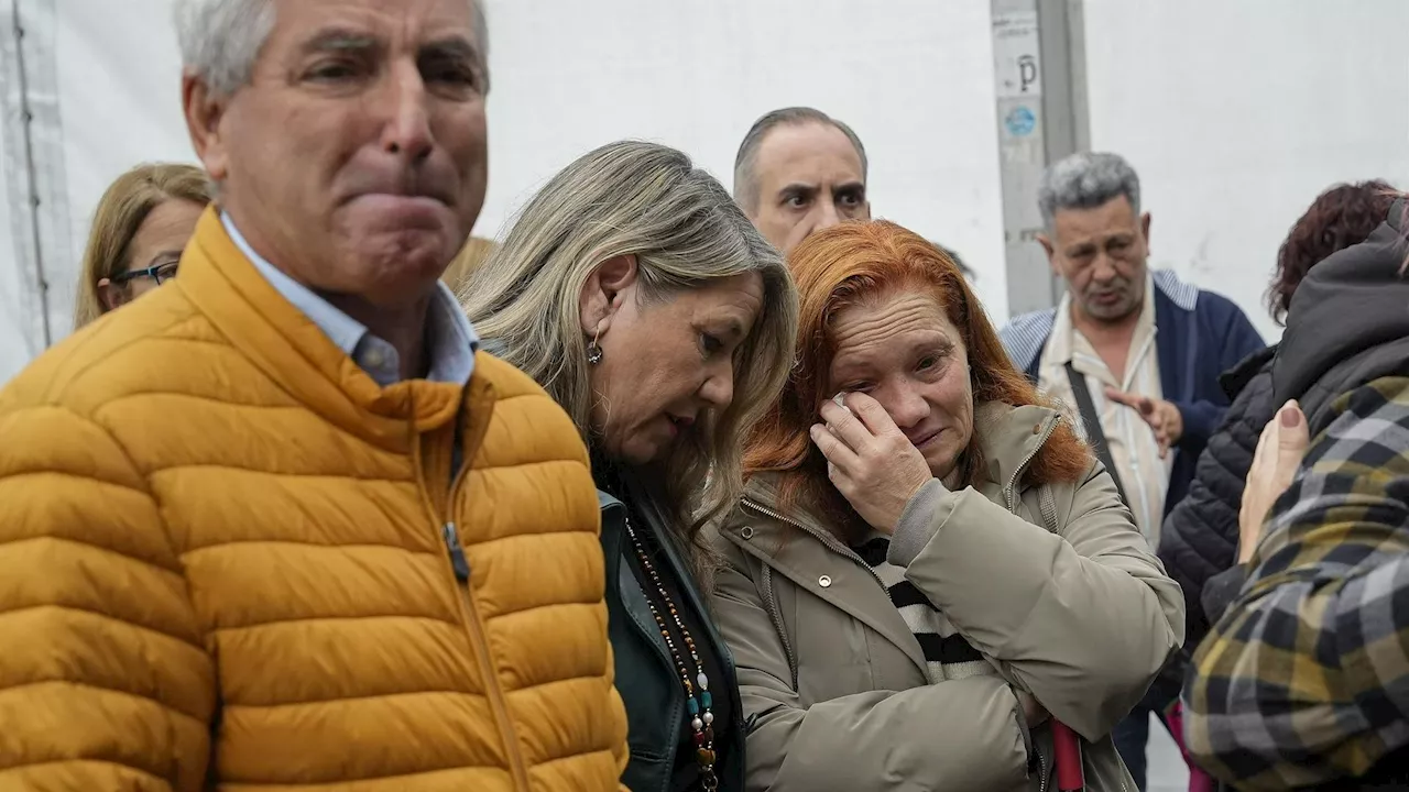 Minuto de silencio por la mujer asesinada el viernes en Baiona