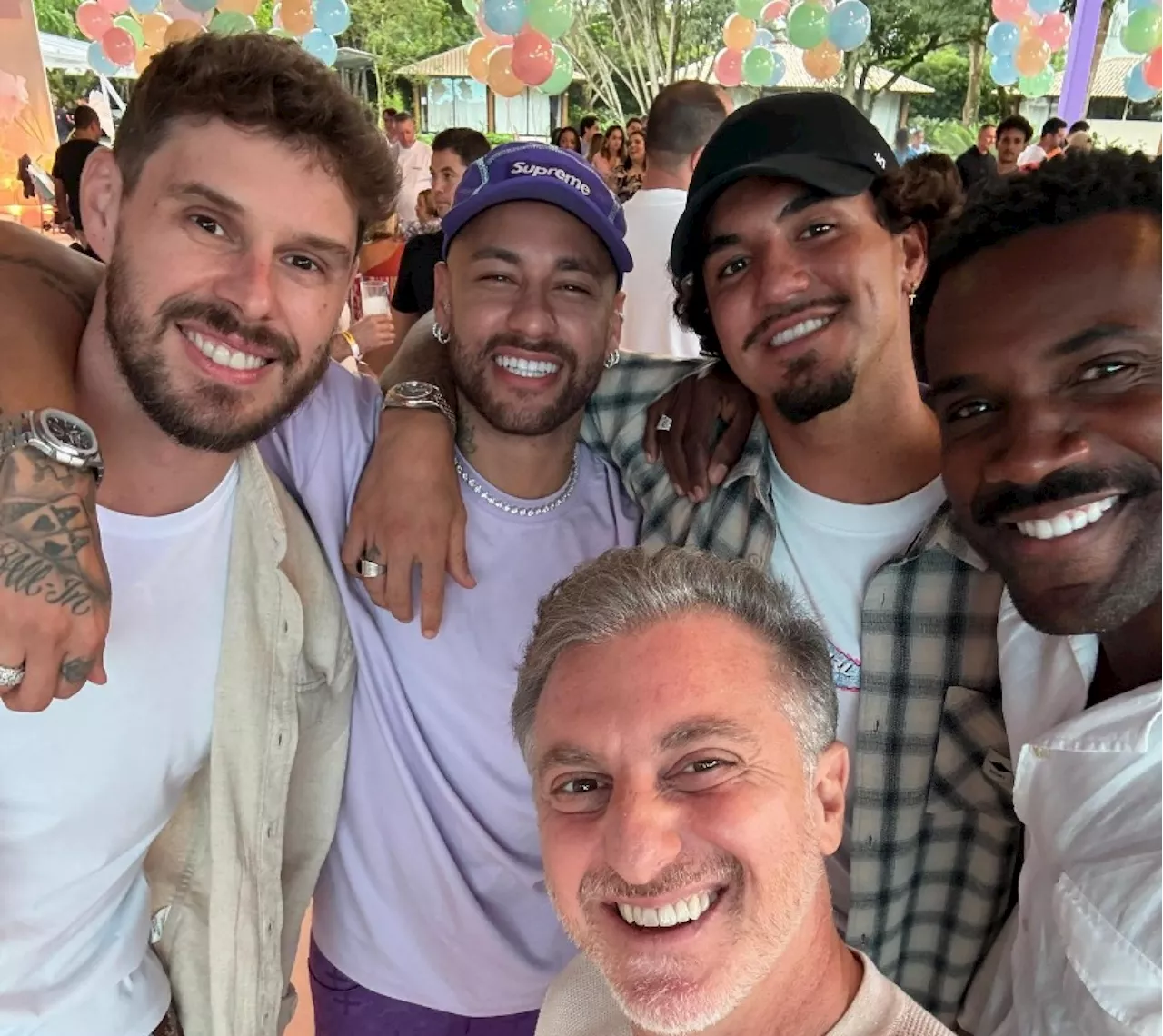 Neymar reúne 'A Diretoria' em festa de aniversário de Mavie