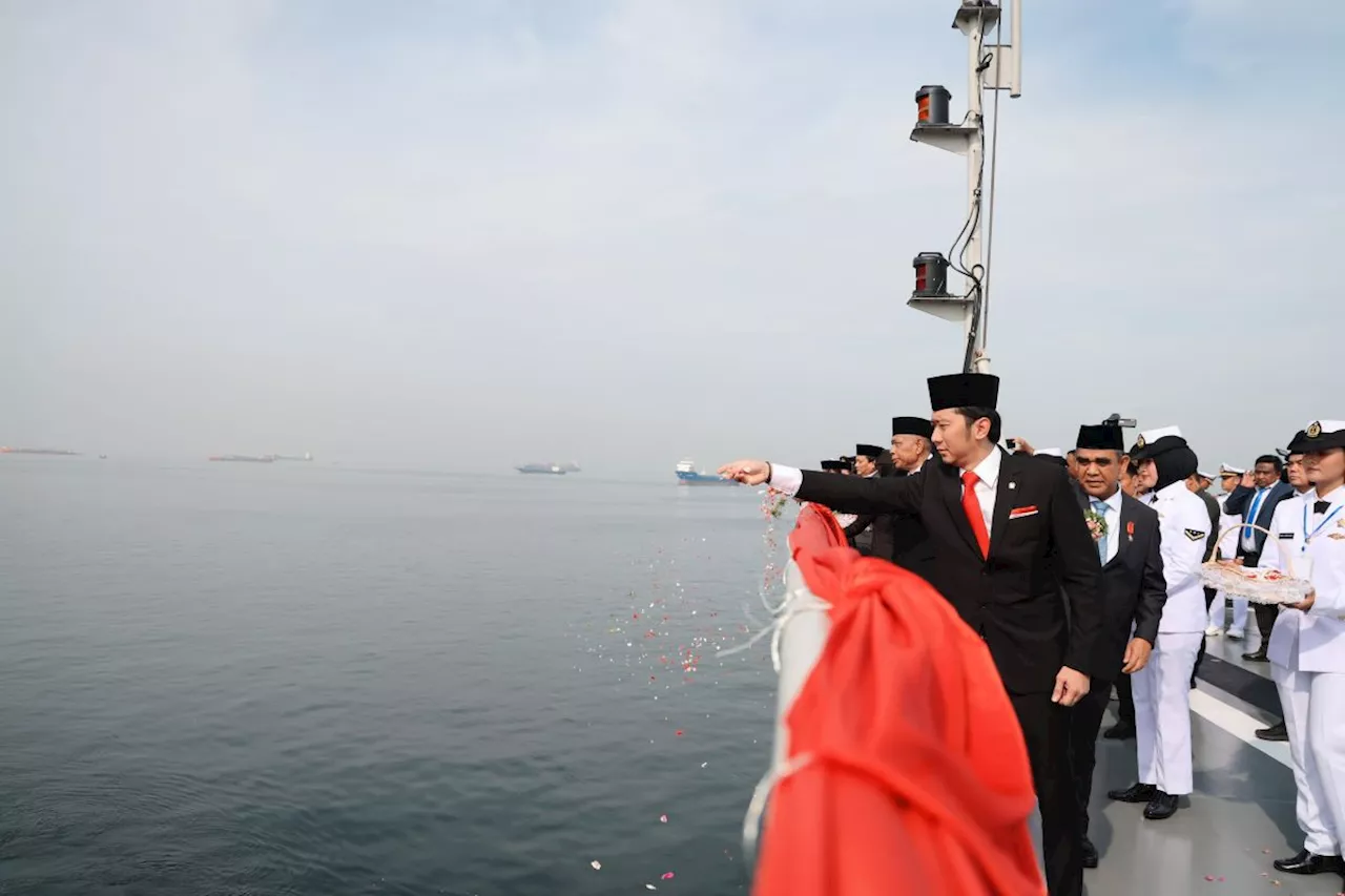 Hadiri Tabur Bunga di Laut, Ibas Ungkap Makna Hari Pahlawan