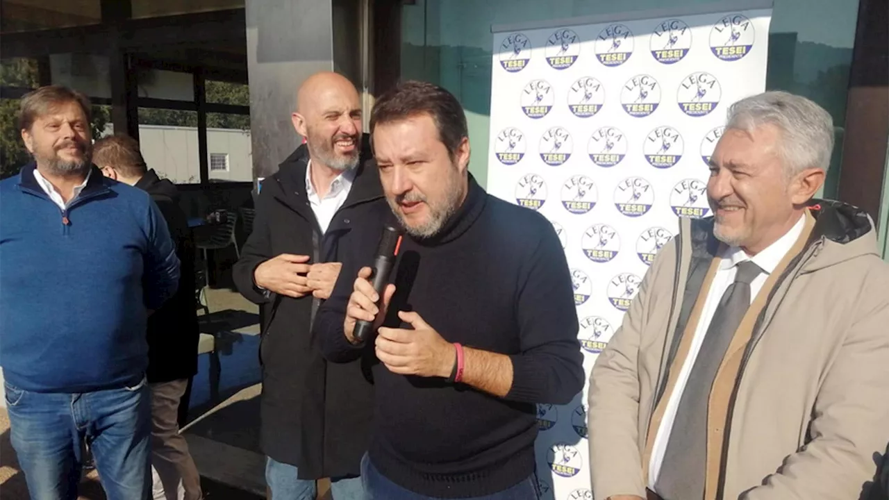 Salvini: “Chiudere i centri sociali comunisti, covi di delinquenti”