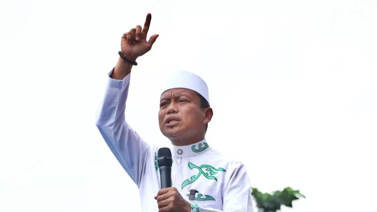 Sindiran Kocak Ustadz Das'ad Latif soal Pemuda Berkaos Ketat Ikut Sholat Berjamaah