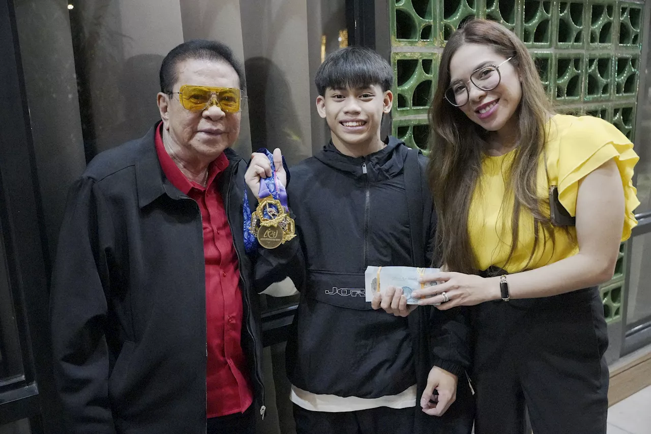 Chavit Singson rewards gymnast Eldrew Yulo