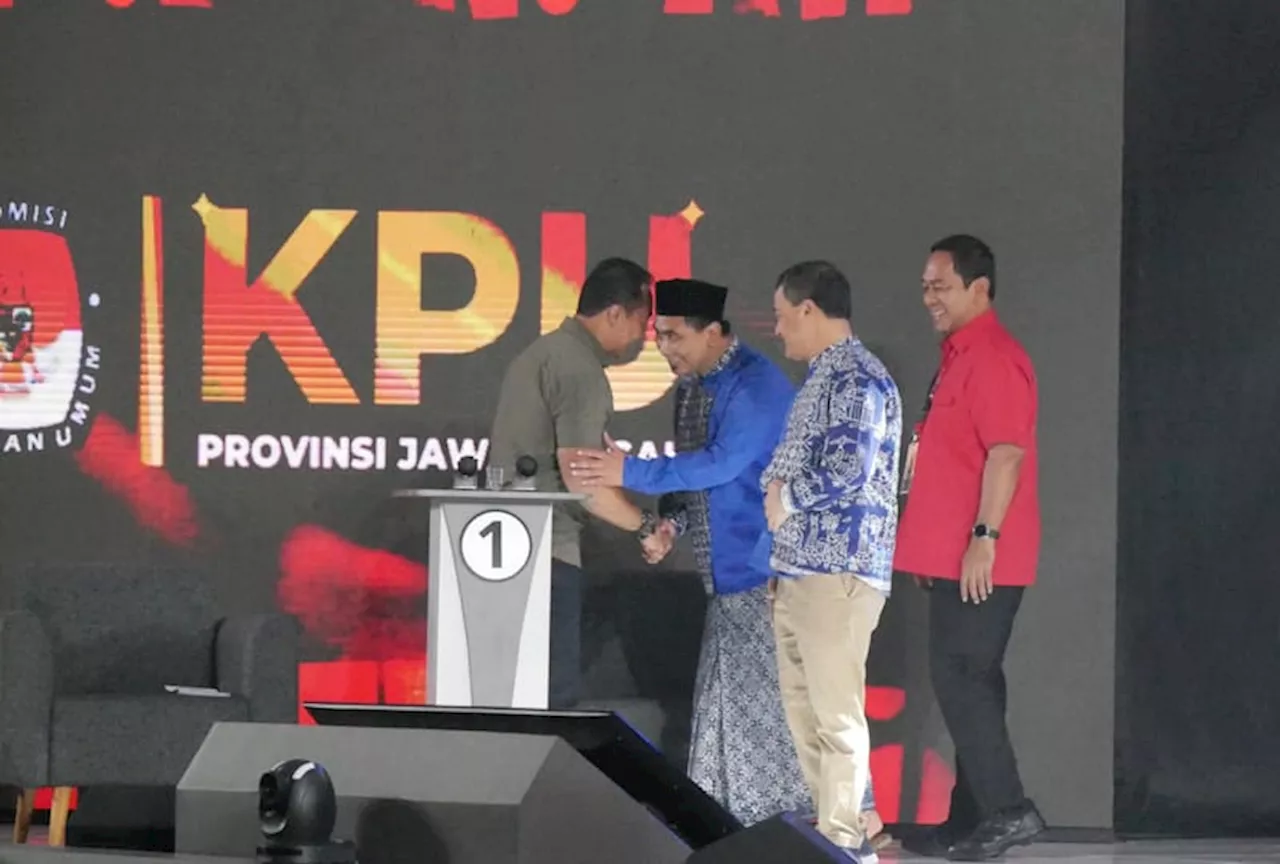 Masuk Panggung Debat 2, Luthfi-Yasin Salami dan Ajak Ngobrol Andika-Hendi