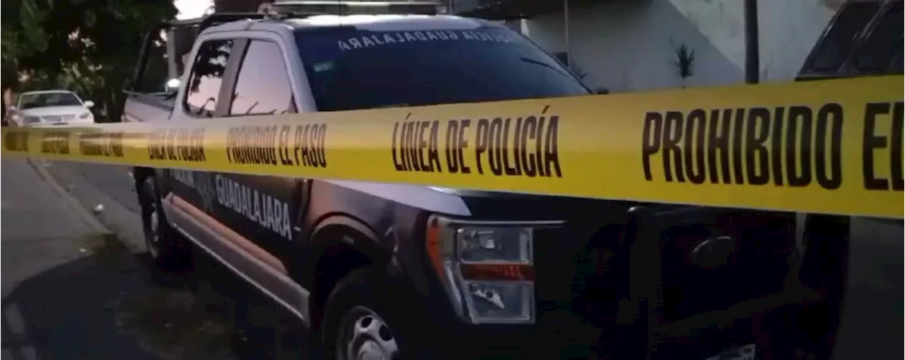 Localizan el cuerpo de un hombre envuelto en cobijas en Guadalajara