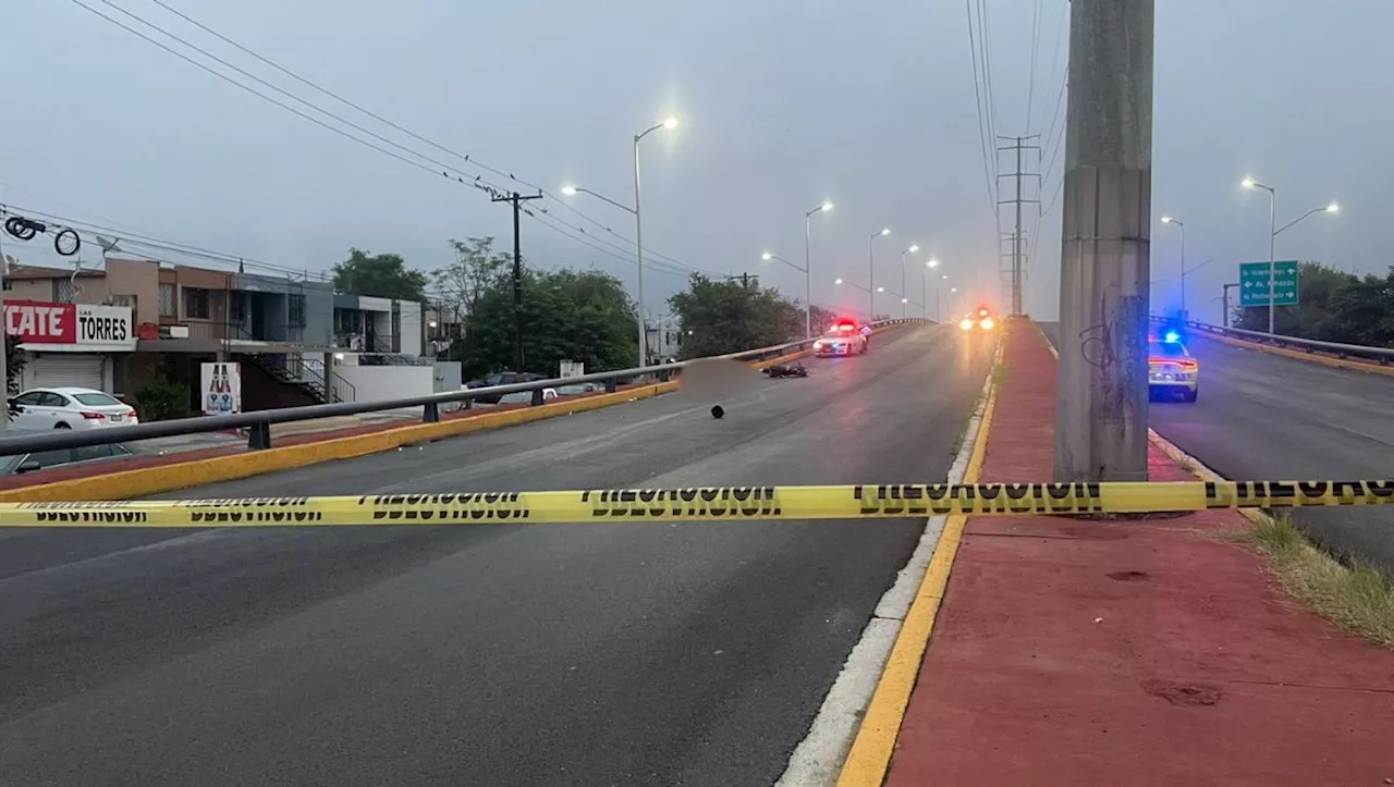 Motociclista muere tras chocar contra muro en avenida Rangel Frías en Monterrey