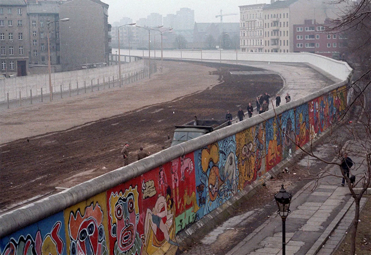 Germany marks 35th year since fall of Berlin Wall