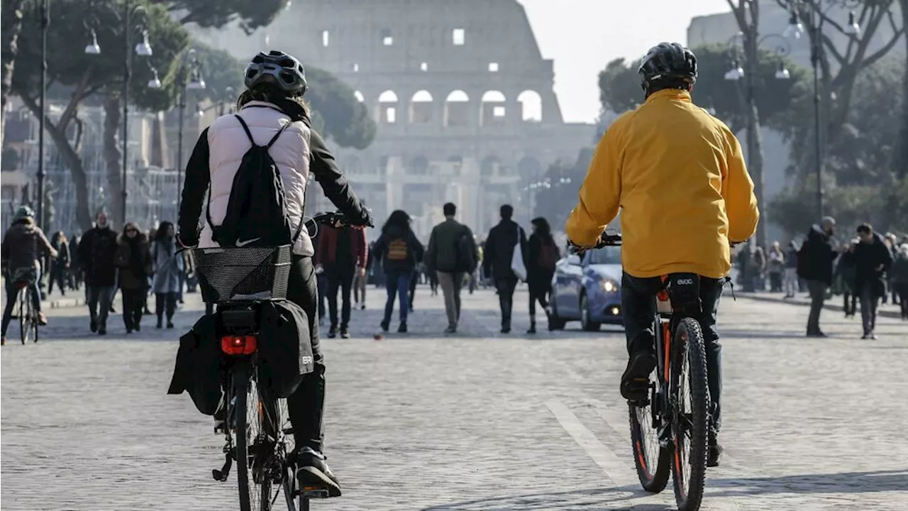 Blocco traffico a Roma: oggi stop alle auto. Chi può e chi non può circolare, i dettagli