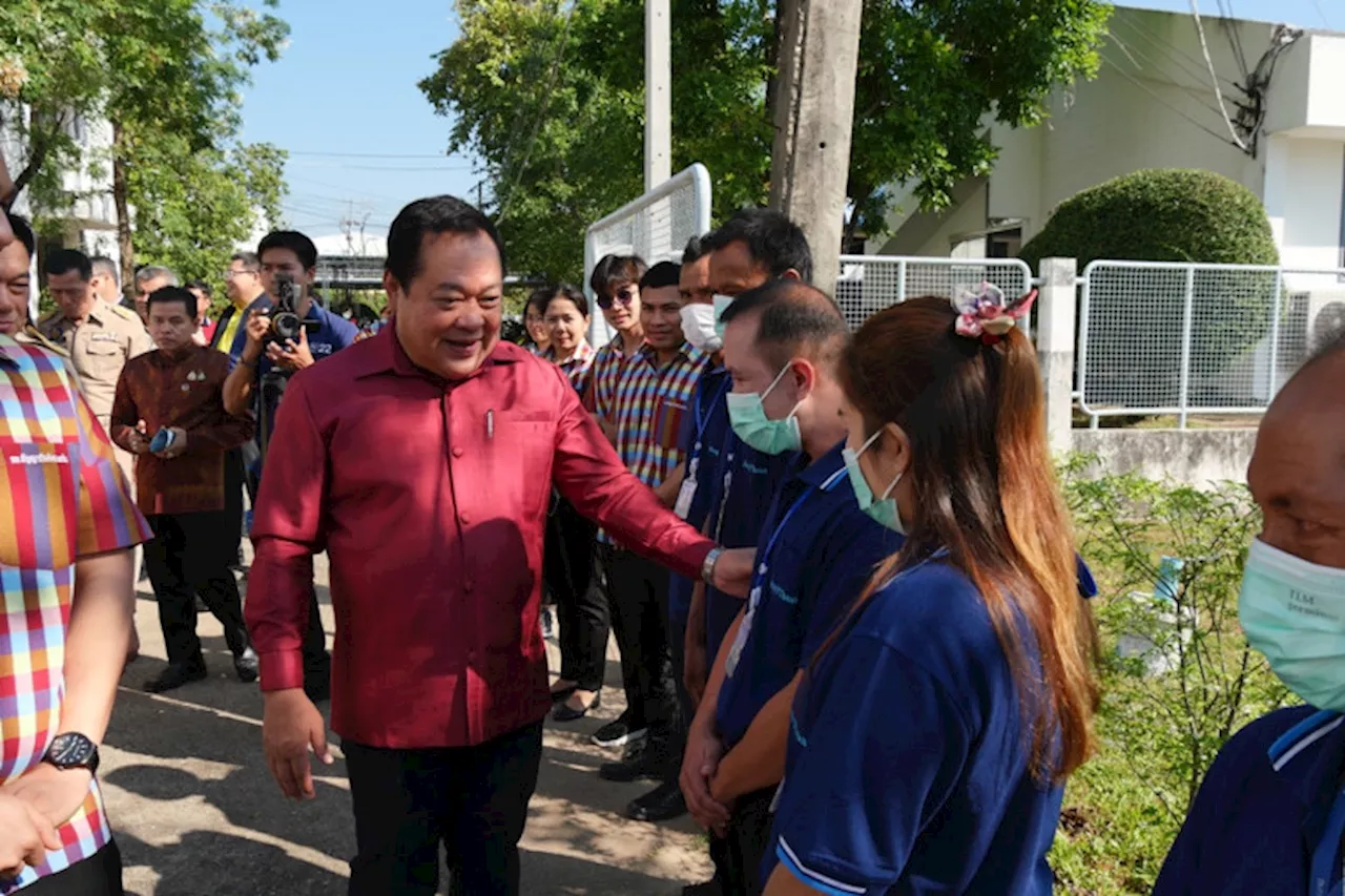 'รมว.ยุติธรรม' ลงพื้นที่ขอนแก่น ลุยแก้ปัญหายาเสพติด-เยี่ยมหนุ่มบุรีรัมย์ ติดยา อาการดีขึ้น หลังแม่ทนไม่ไหว ต้องสร้างห้องขังลูก