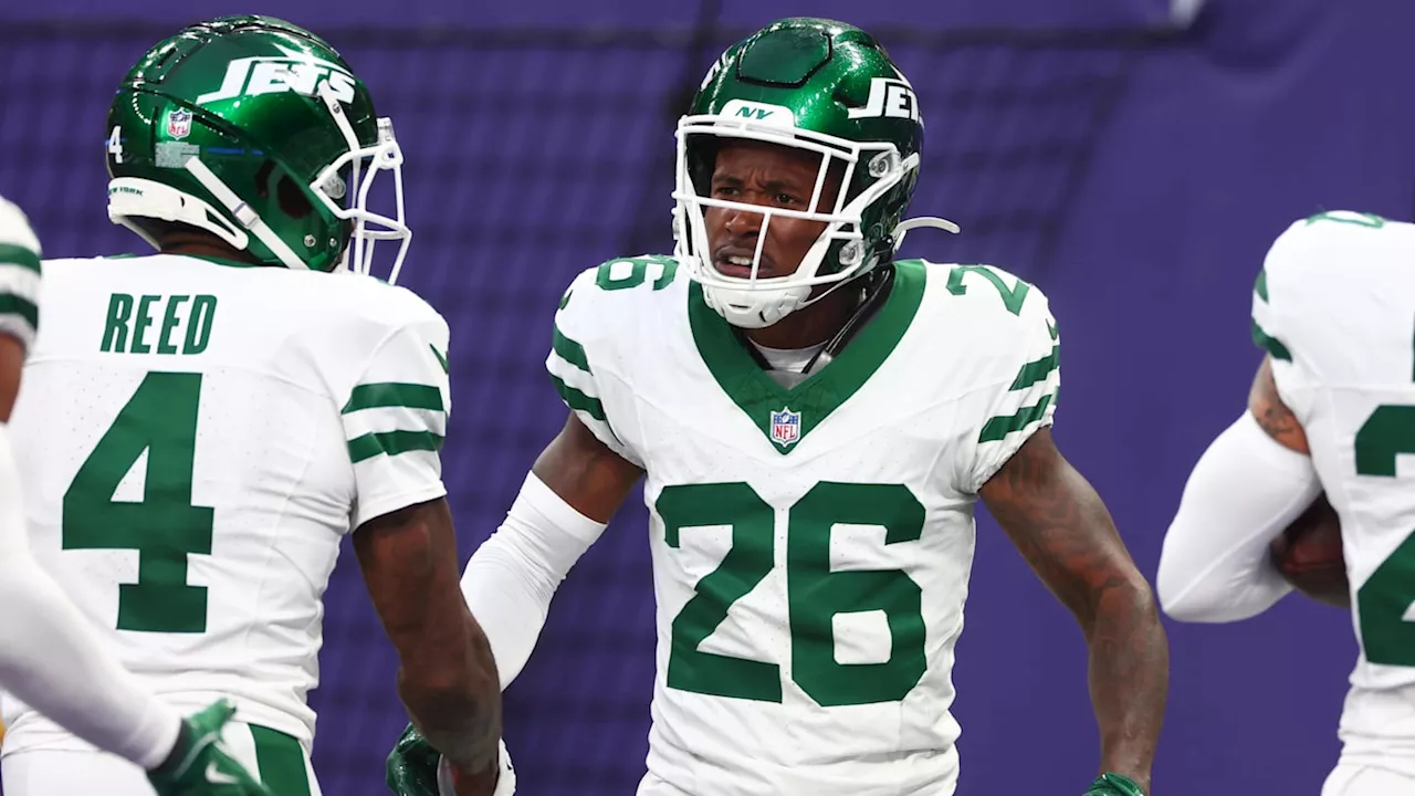 New York Jets Report Injuries To Star Tackle, Cornerback Against Cardinals