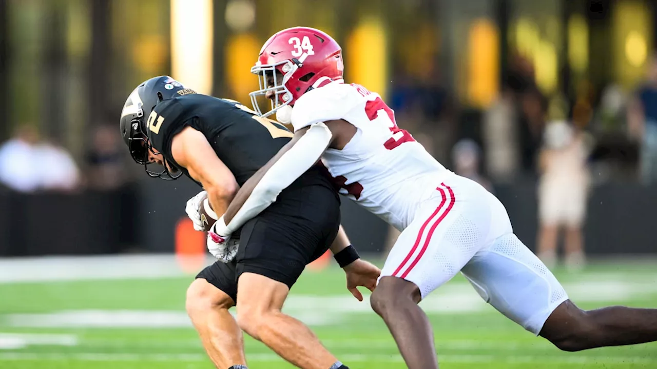 Report: Alabama OLB to Miss Rest of Season with Injury