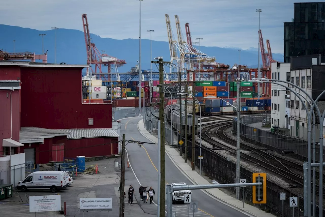 Talks break off in B.C. port dispute as bid to end multi-day lockout fails