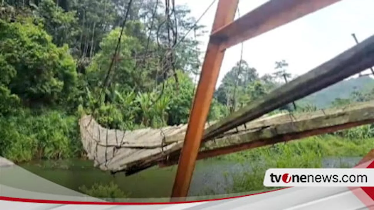 Jembatan Gantung Penghubung Tiga Desa di Tanggamus Lampung Rusak Parah, Anak-anak Kehilangan Akses Sekolah