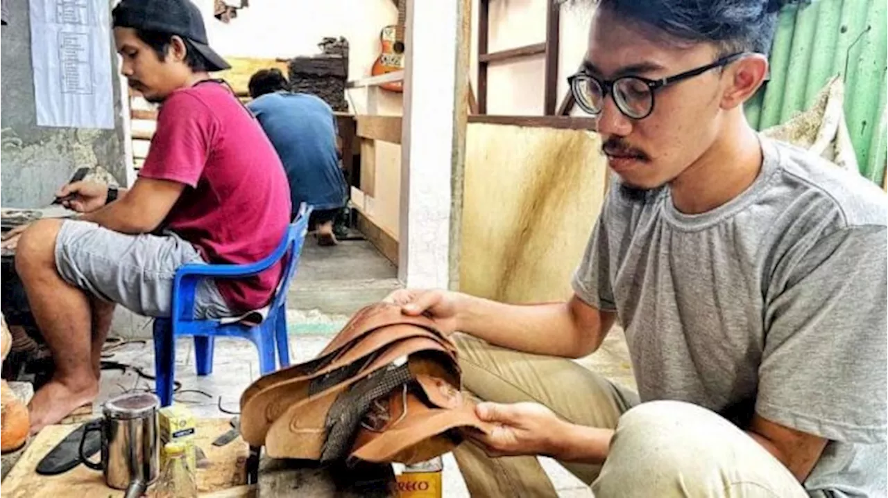 Inovasi Sepatu dari Ceker Ayam, Mengubah Limbah Menjadi Emas