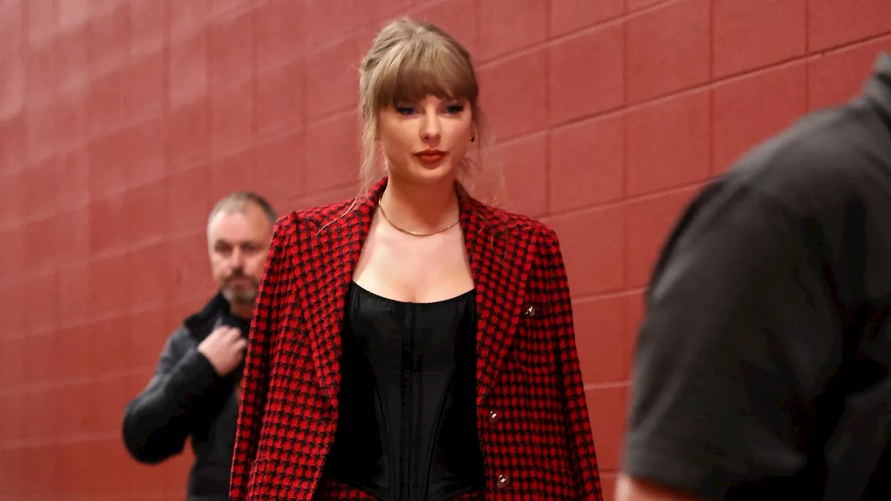 Taylor Swift’s Versace Skirt Suit Nods Back to the ’90s