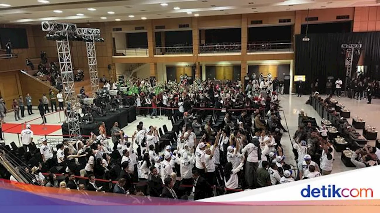 Saling Adu Yel-yel Meriahkan Suasana Debat Pilgub Jabar