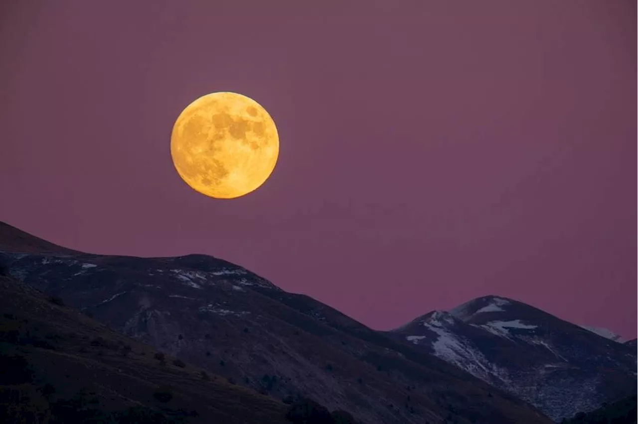 See 2024’s Final ‘Supermoon’ And ‘Fireballs’: The Night Sky This Week