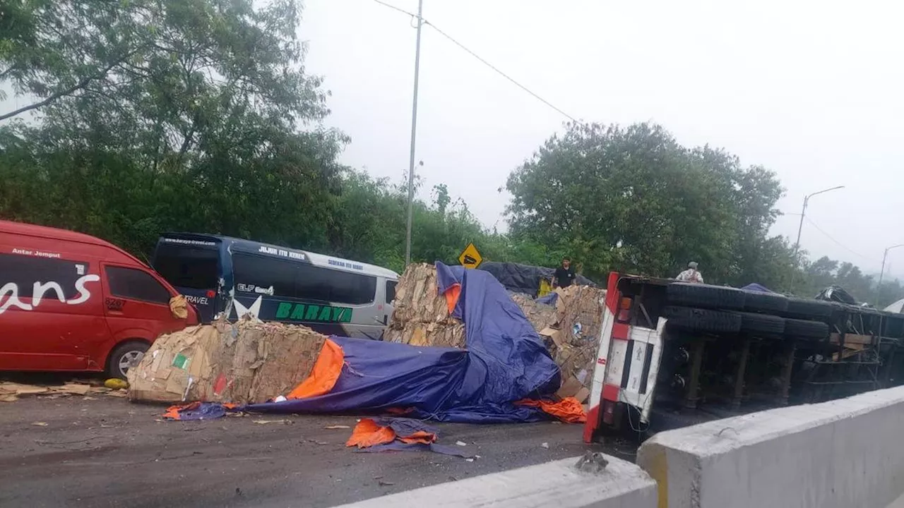 Tol Cipularang Km 92 Arah Jakarta Ditutup Akibat Kecelakaan Beruntun