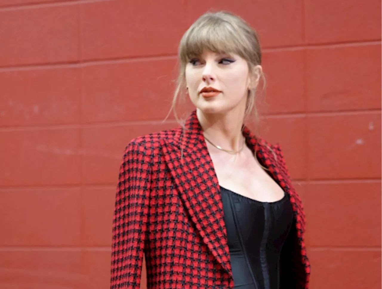 Taylor Swift triumphs at MTV Europe Music Awards dominated by female artistes
